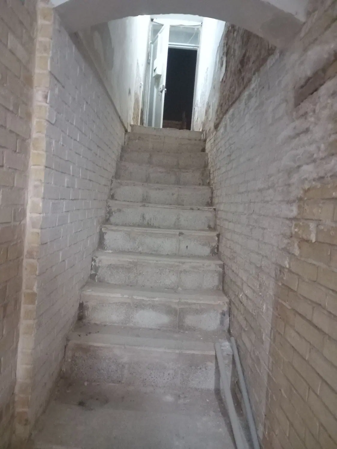 اجاره زیرزمین ۷۰ متری جهت انباری