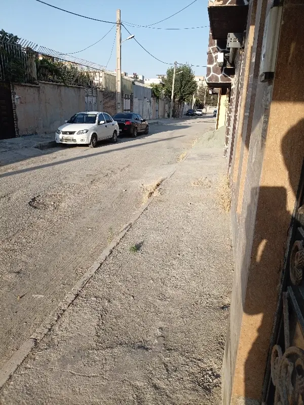 خانه ۲۰۰ متری شهرک آزادگان روبهرو بیمارستان بیستون
