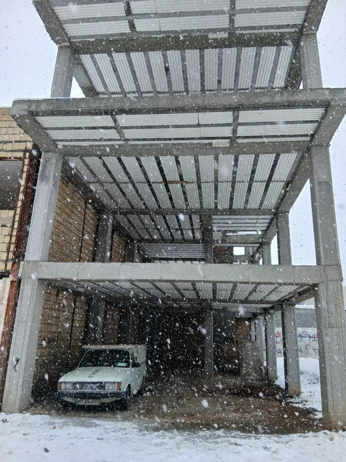 خانه ۲ طبقه وپیلوت نیمه کاره شناژ شده مهندسی