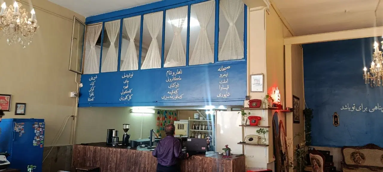 مغازه ای در نزدیکی میدان ساعت بفروش میرسد