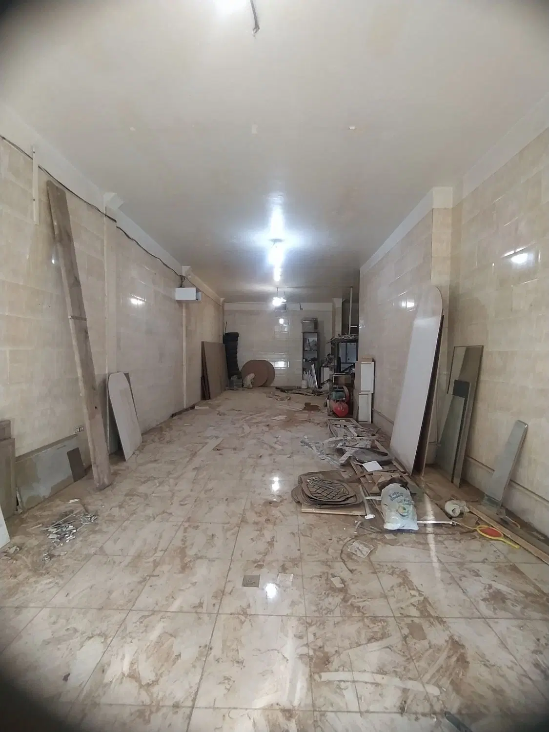 120متر مغازه بر خیابون