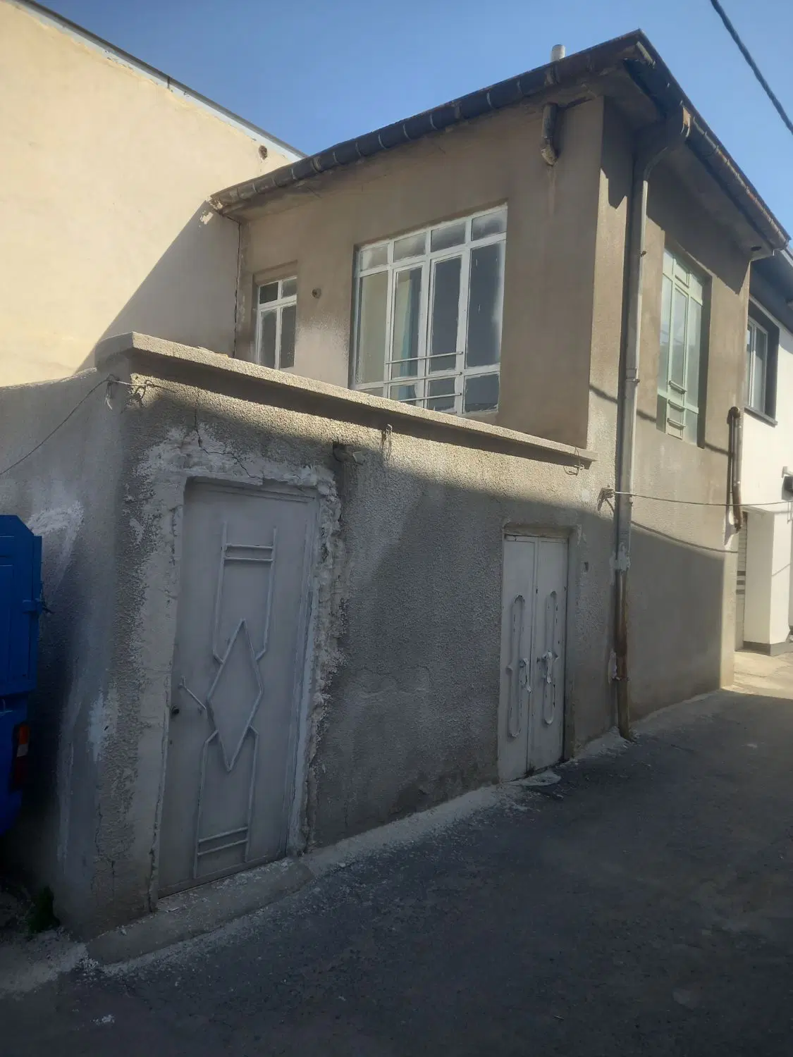خانه دوطبقه راه جدا درخیابان ولیعصر.اجاره ای