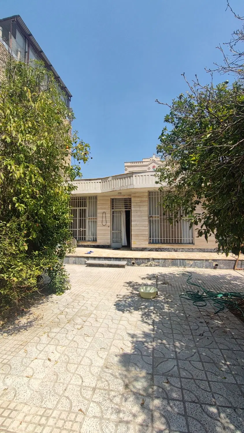 منزل ویلایی ۳۴۵ متری قابل تهاتر