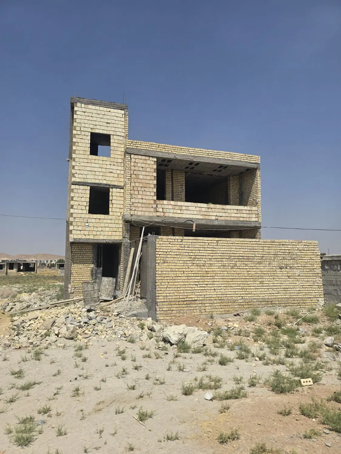 اسکلت ۱۵۰ متری کرونی