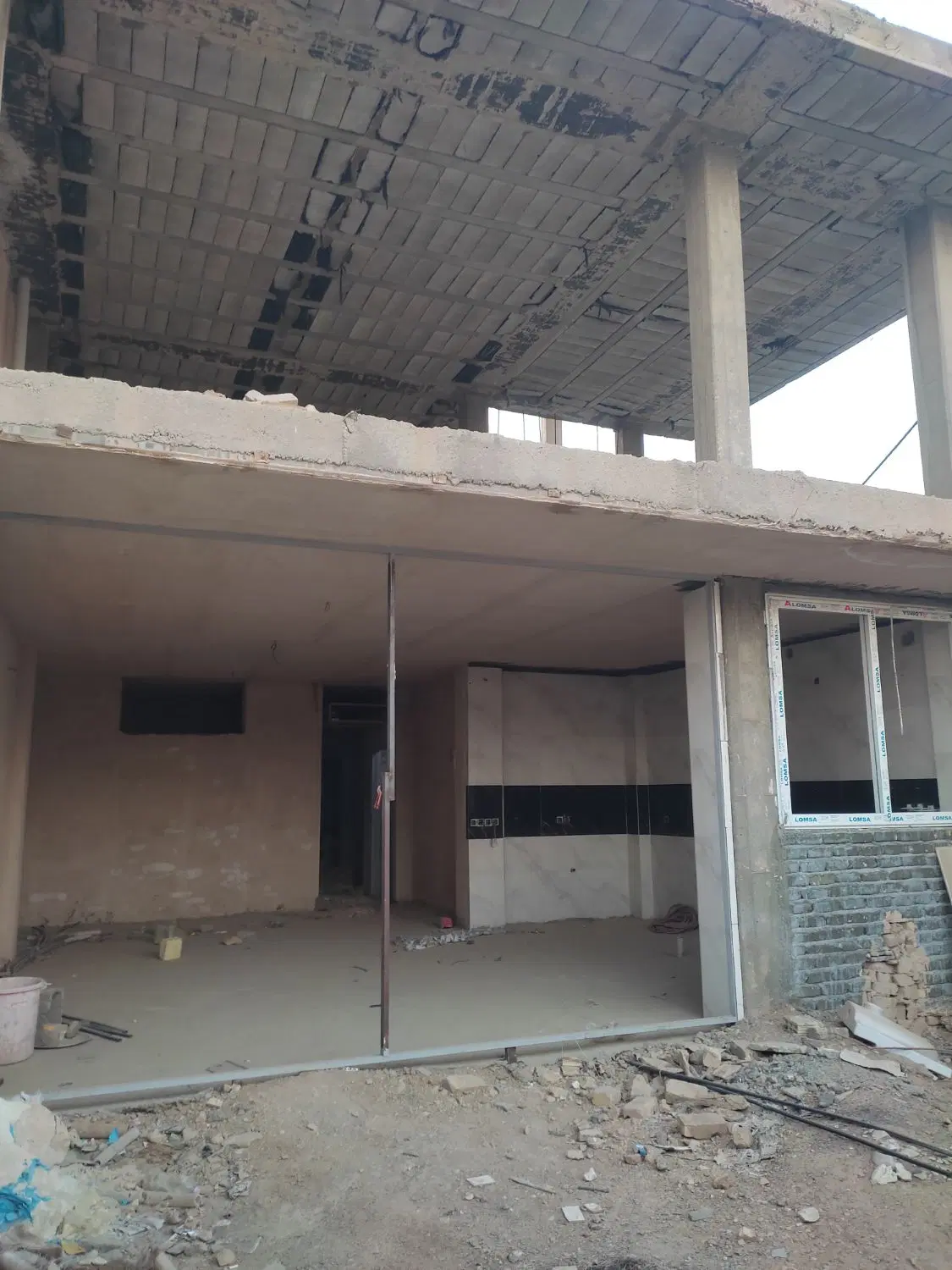 خانه نیمه کاره