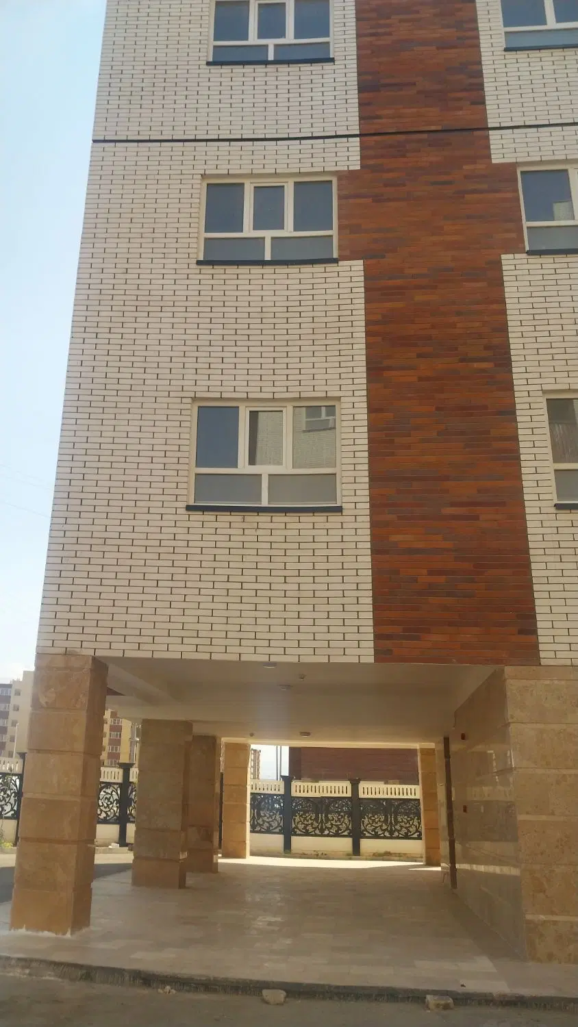 فروش واحد ۹۰ متری دوخواب فول امکانات مجتمع برند
