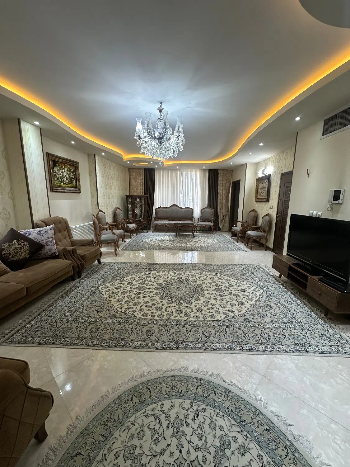 آپارتمان ۱۳۷ متری ۳خوابه خ جی