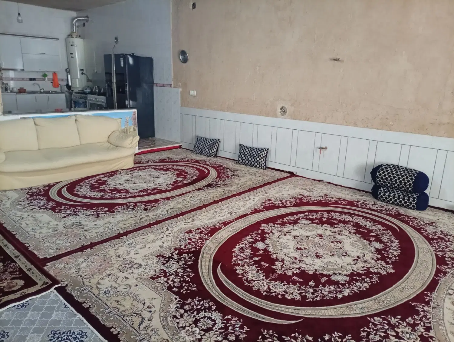 منزل مسکونی طبقه همکف مستقل درخیابان ۶۰ متری