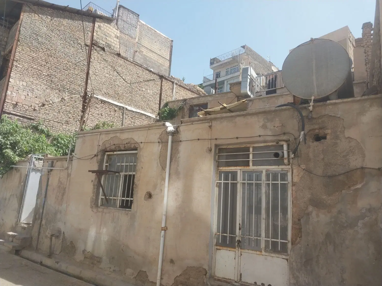 ۲۲۰ متر ملکیت در ۳ واحد