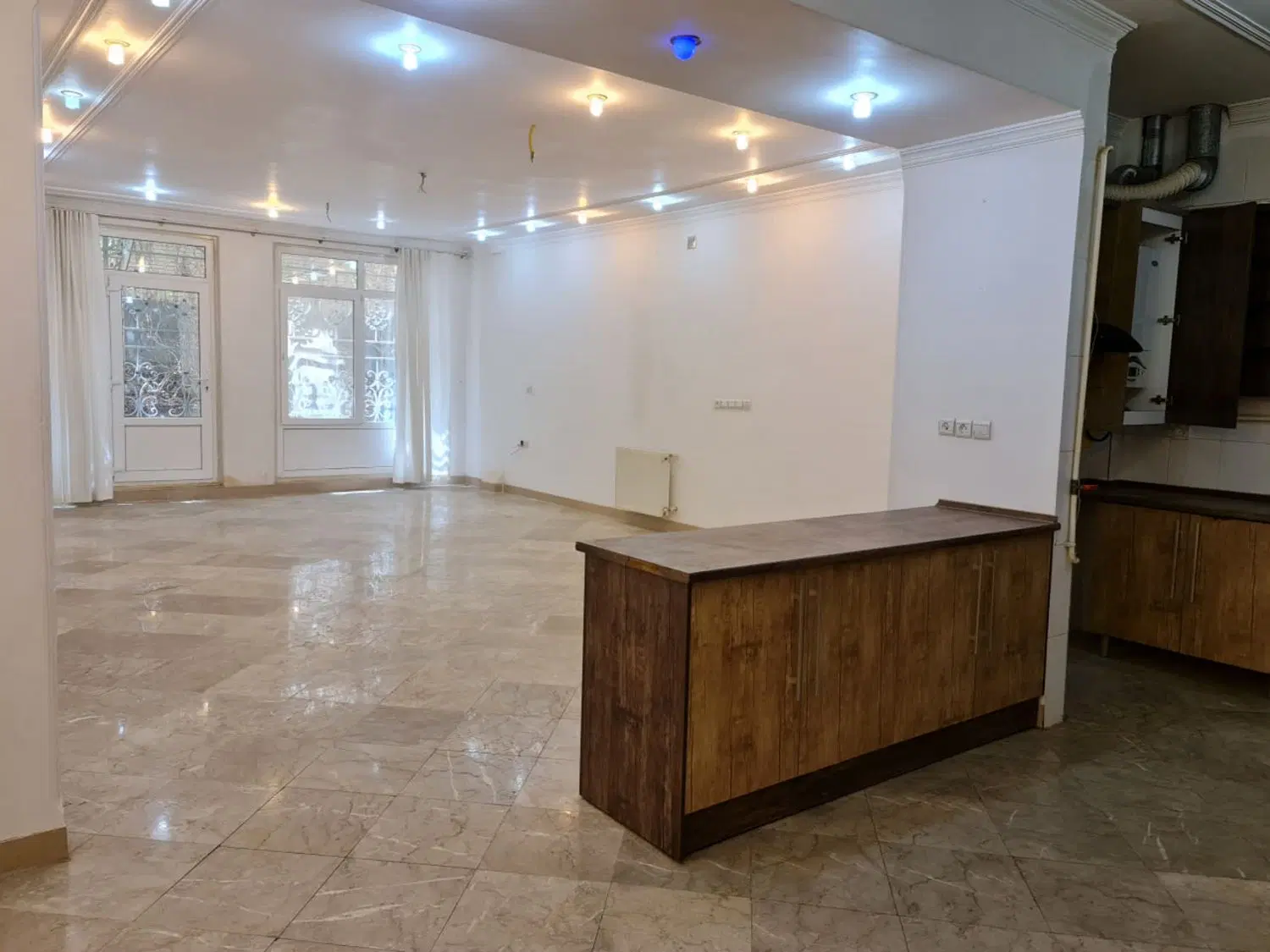 اجاره طبقه بالا بهاران