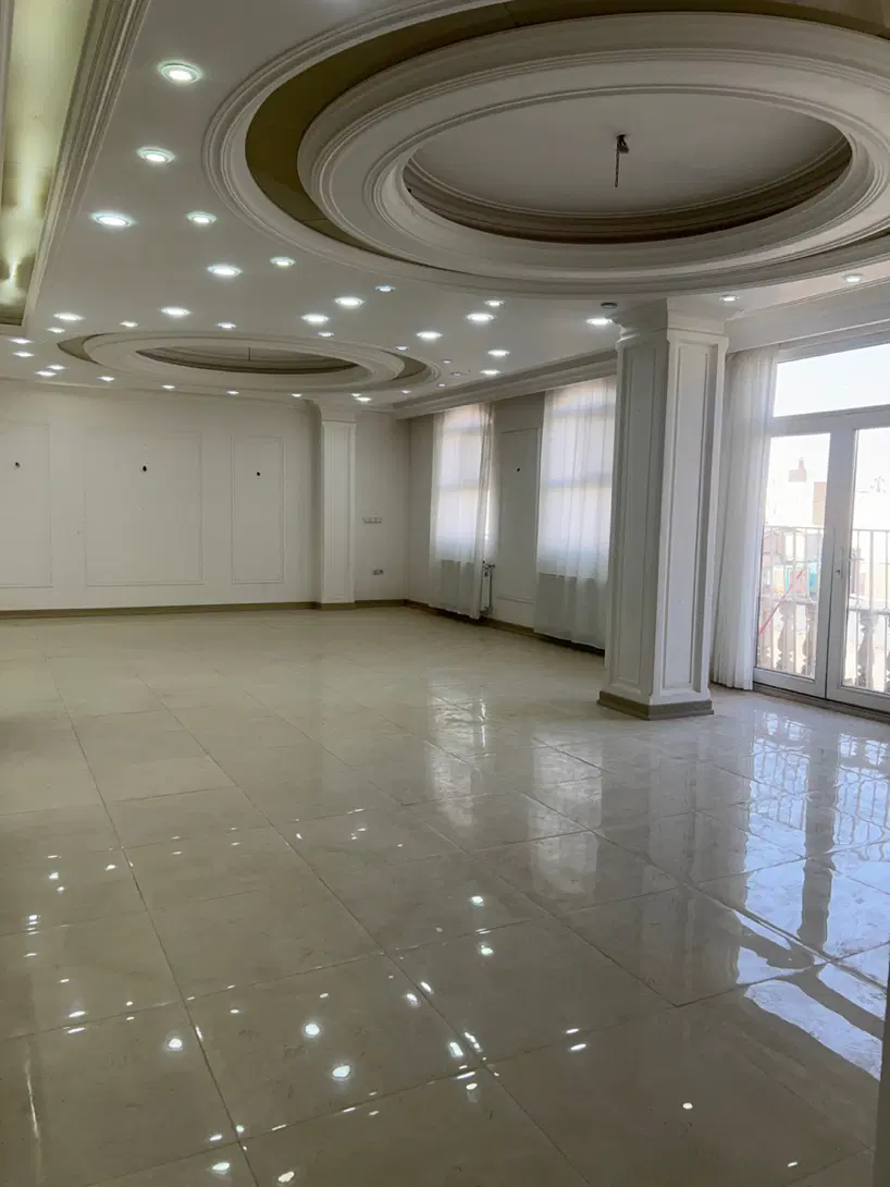 ویلایی همکف بالا با آسانسور کلید نخورده