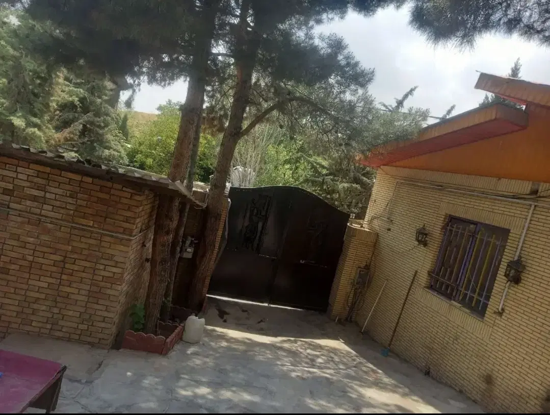 باغچه ویلا ۷۰۰ متری با بنای ۱۰۰ متری و استخر