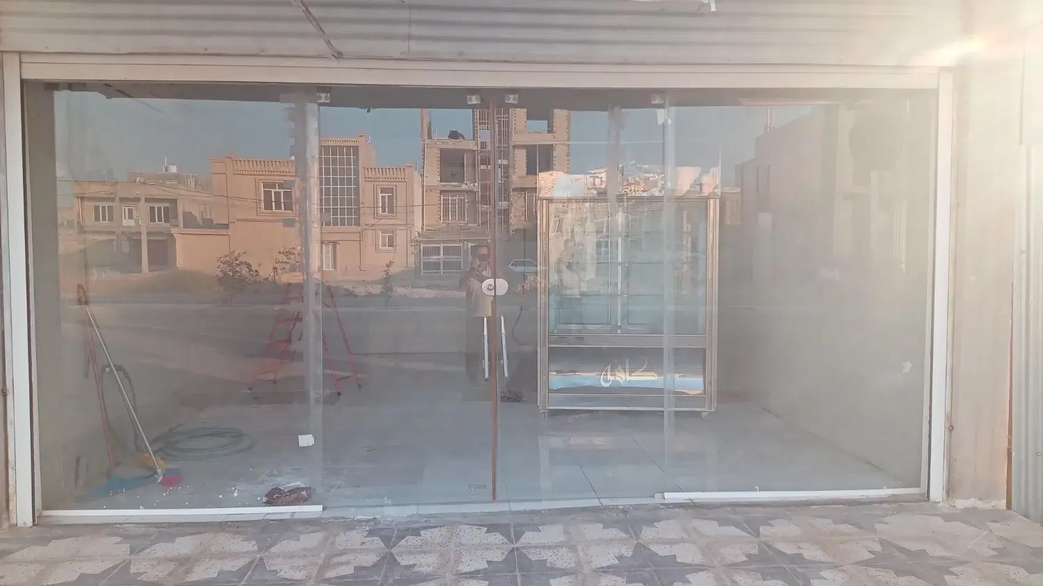یک مغازه بزرگ