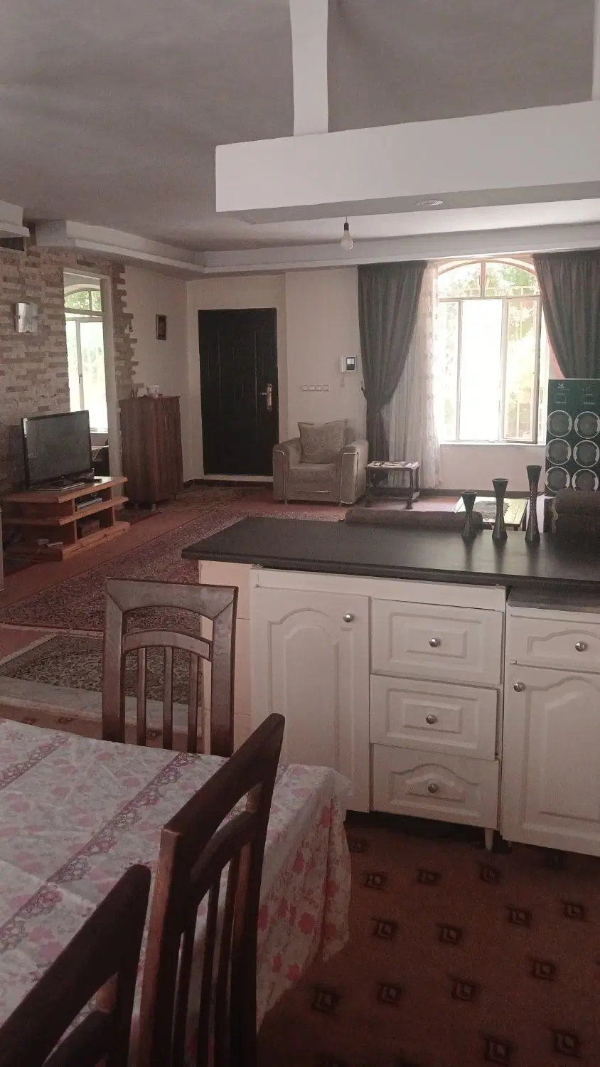 خونه باغ متراژ زمین ۲۴۰متر و۱۲۰ متر بنا دوخابه