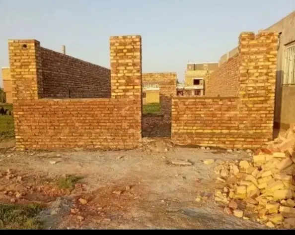 زمین نیمه کاره ولنده