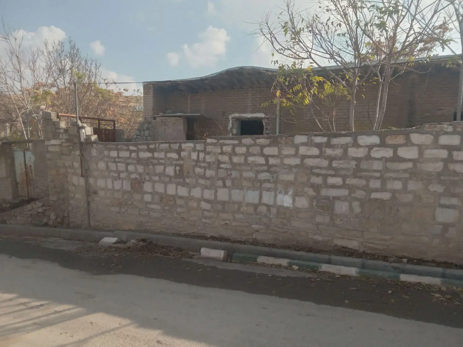 خانه کلنگی 200 متری چشمه سفید سنددار