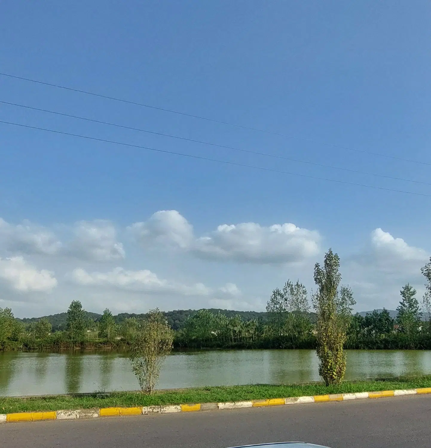یک قطعه زمین ب متراژ ۵۵۰متر مسکونی بفروش میرسد