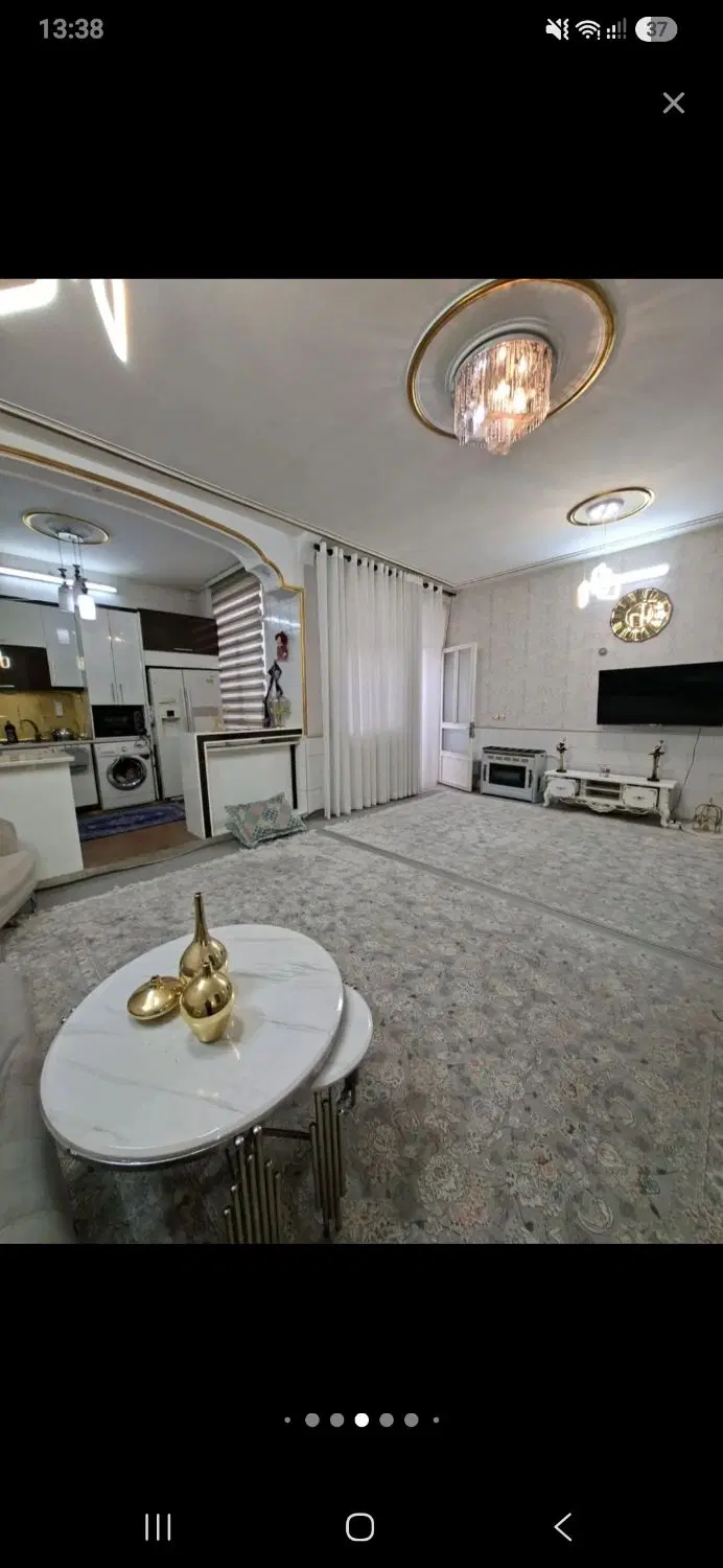 دو طبقه در خیابان سلامت
