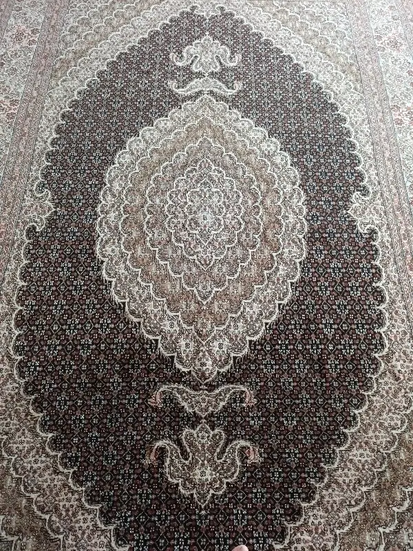 مغازه در بازار سرپوشیده سرای شعربافان