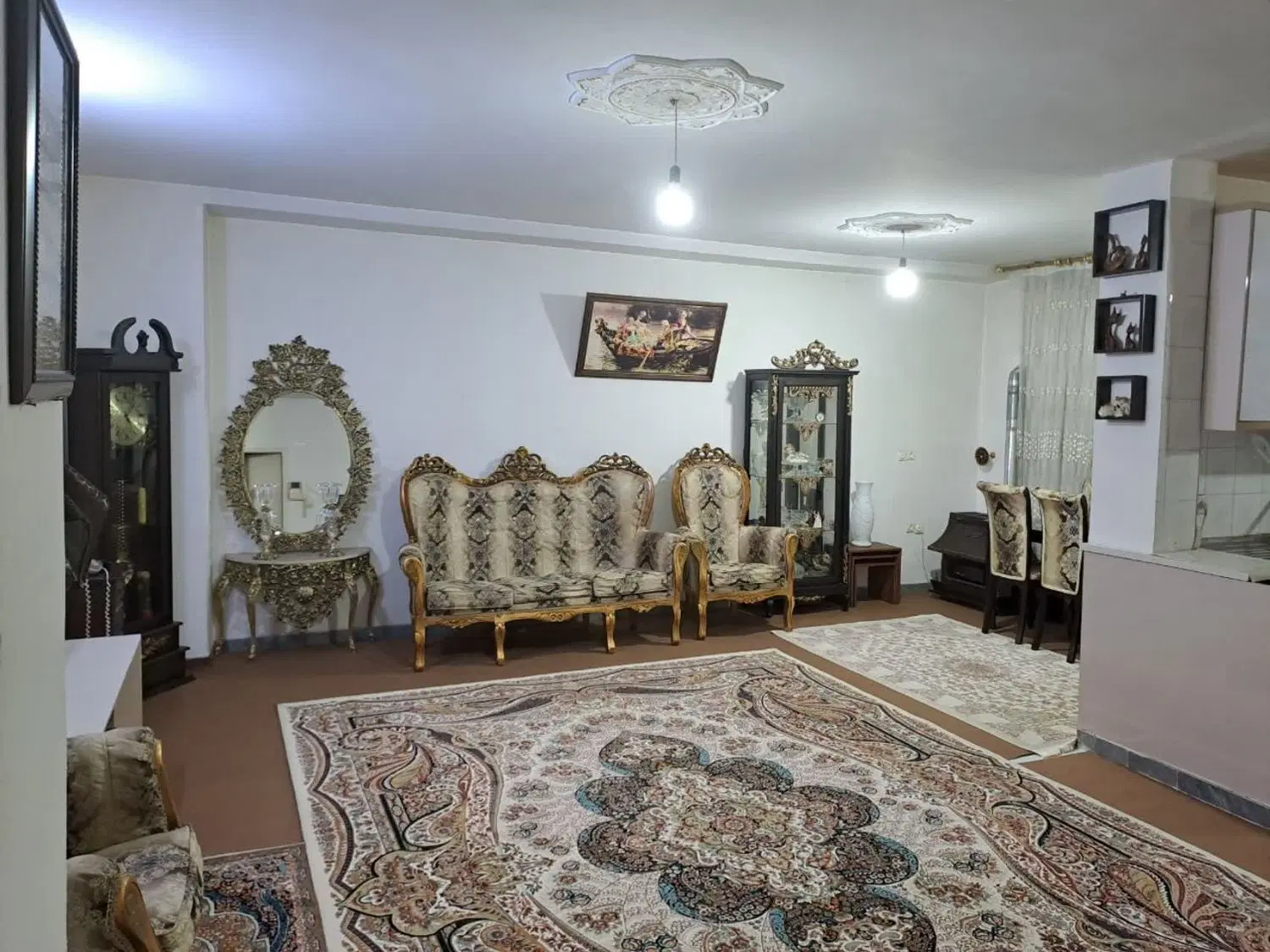 ۷۶متری سنددار بنیاد بهمن شمالی ۳ طبقه