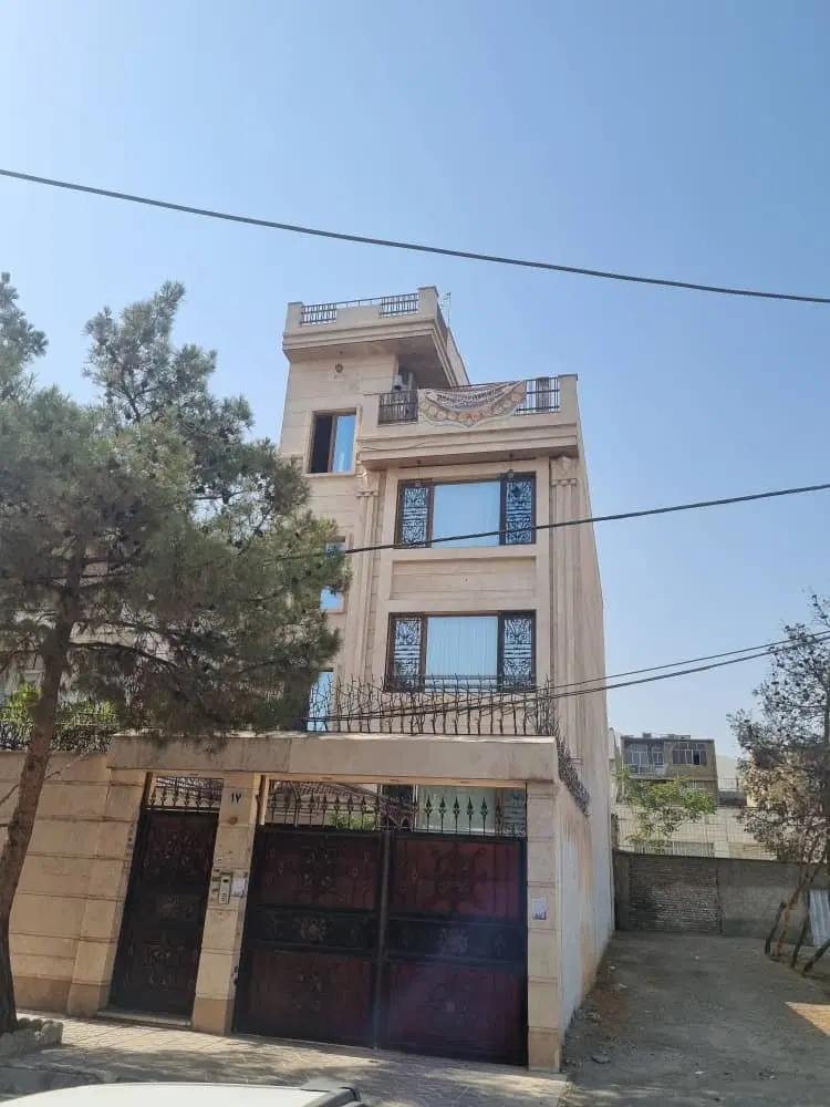 ۳ طبقه آپارتمان_شهرک راه آهن بلوار گلها_لوکیشن خوب