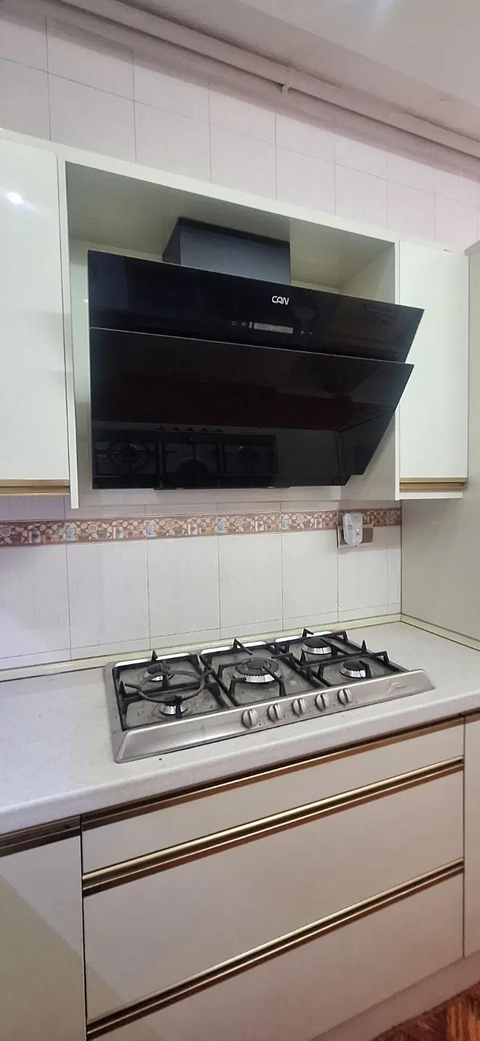 ویلایی بسیار تمیز فول امکانات دو نبش سه طرف نور