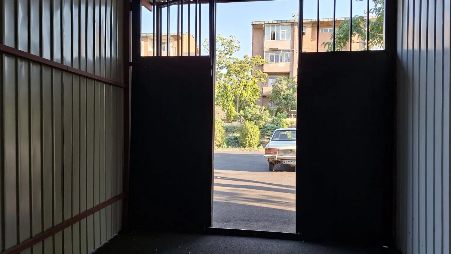 پارکینگ در کوی لاله