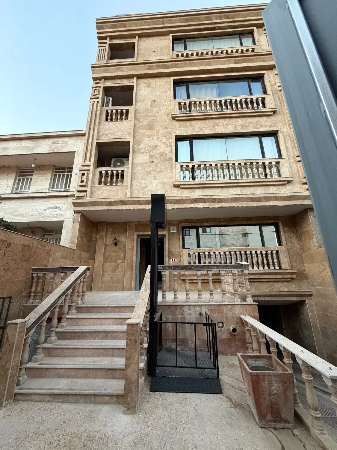 فروش تک واحدی سه طبقه طلاییه