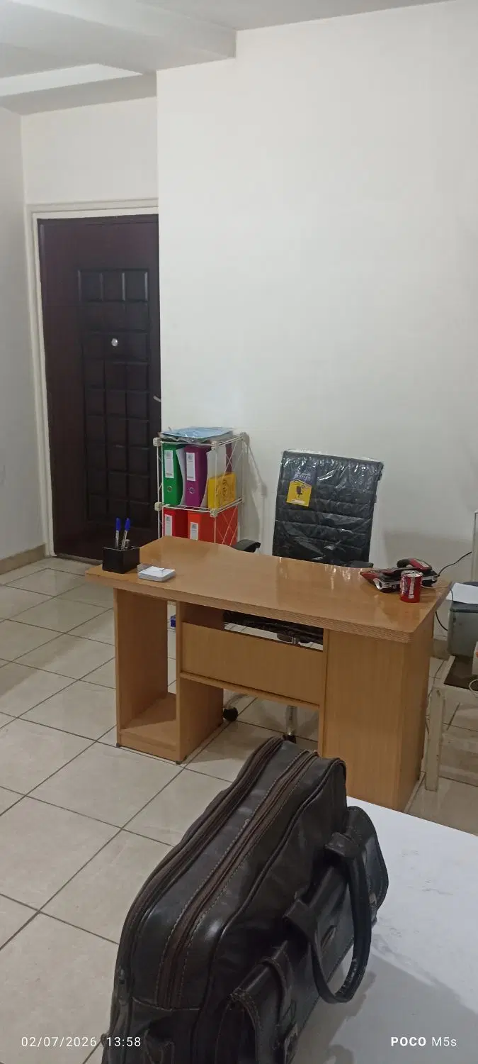 واحد ۴۰ متری اداره تمیز با کولر گازی و آسانسور