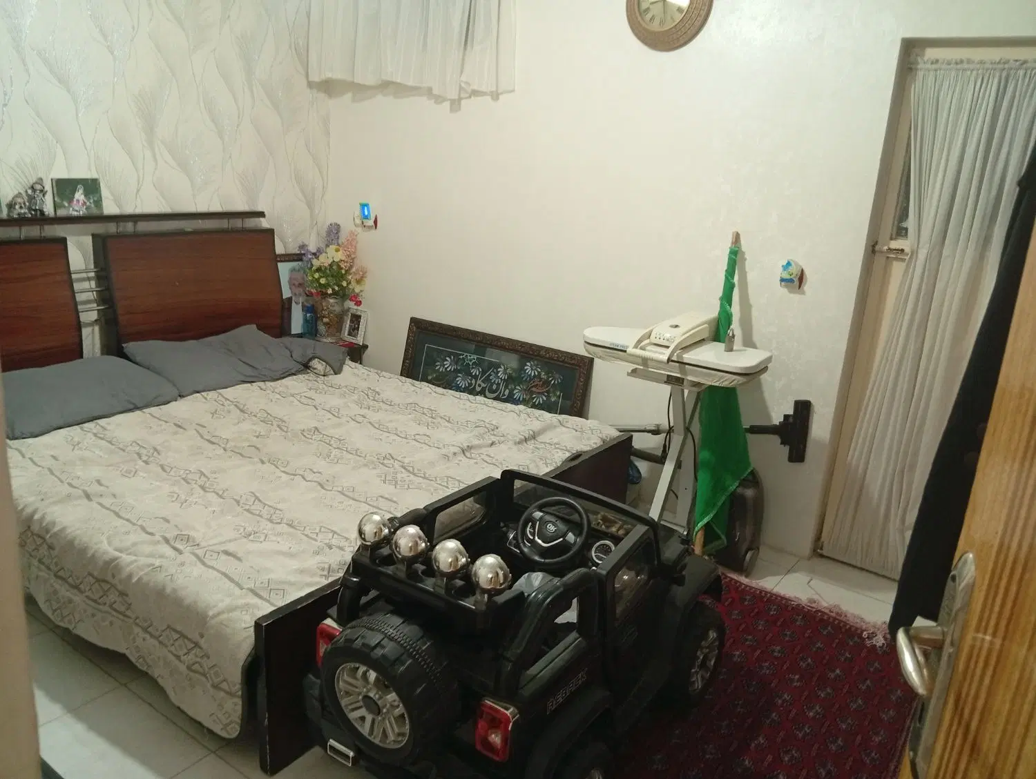 طبقه  هم کف باغچه بان