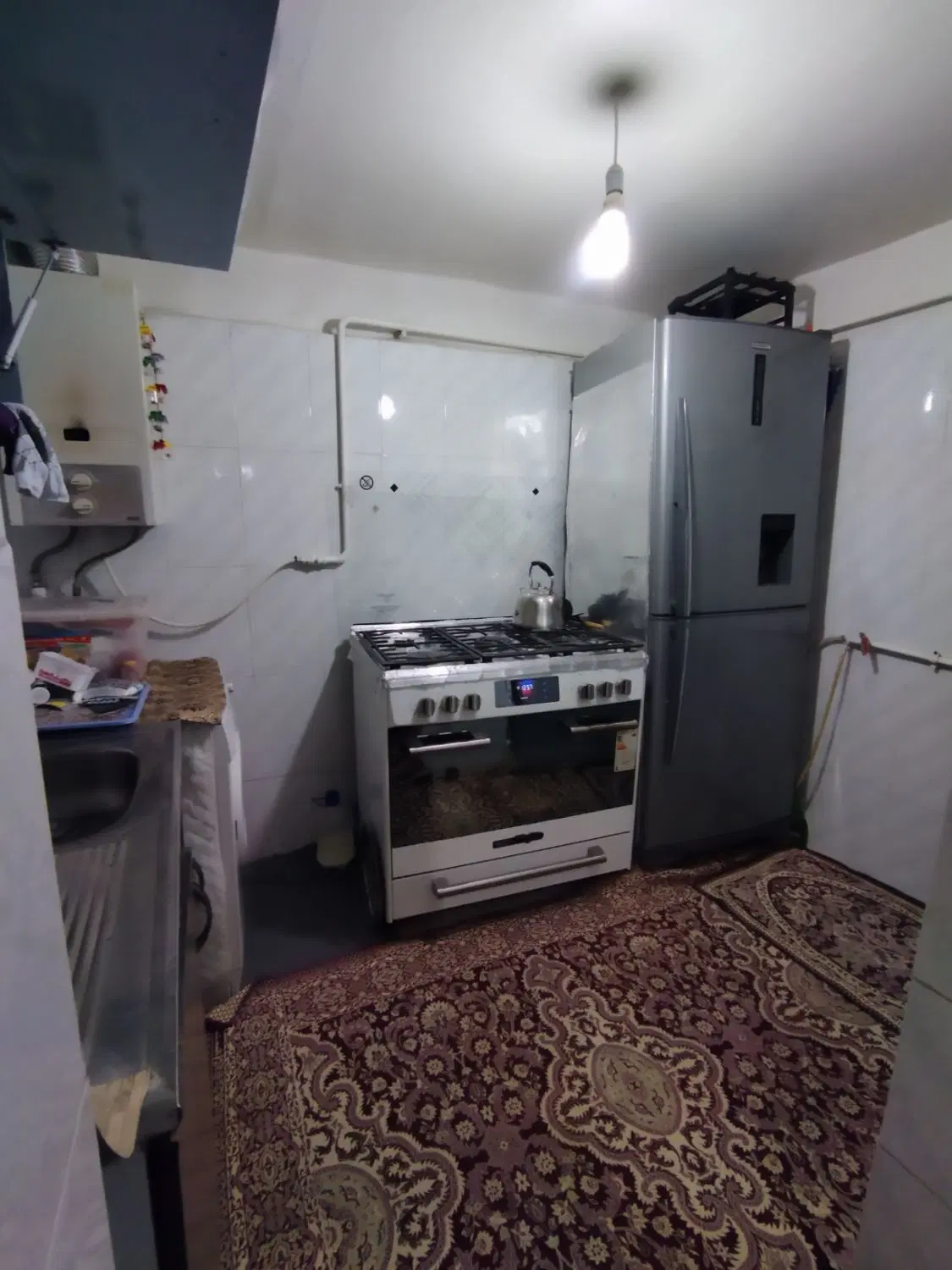 حیاط یک و نیم طبقه