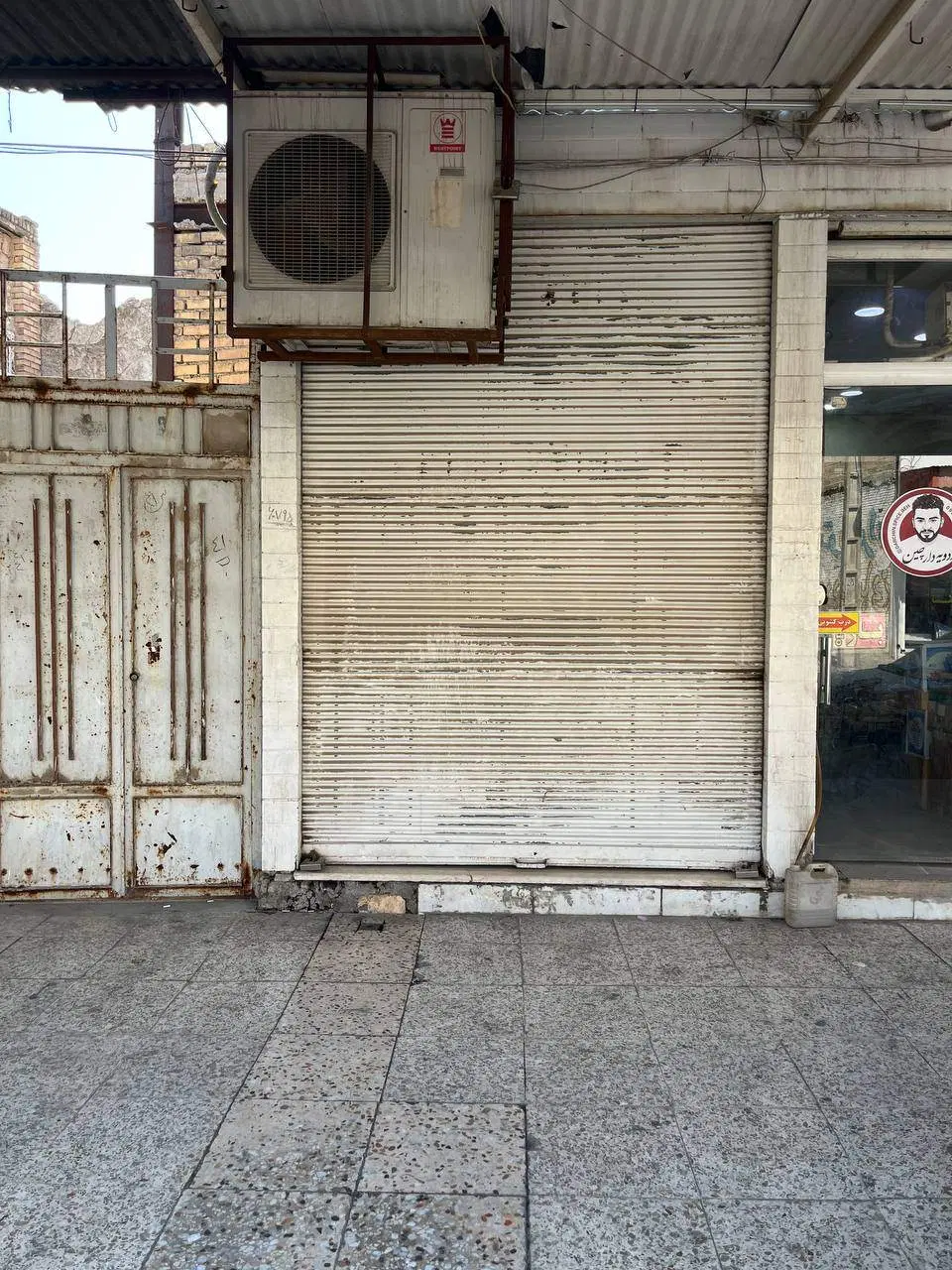 مغازه ۱۸ متری ، روبروی مسجد سلطان محراب