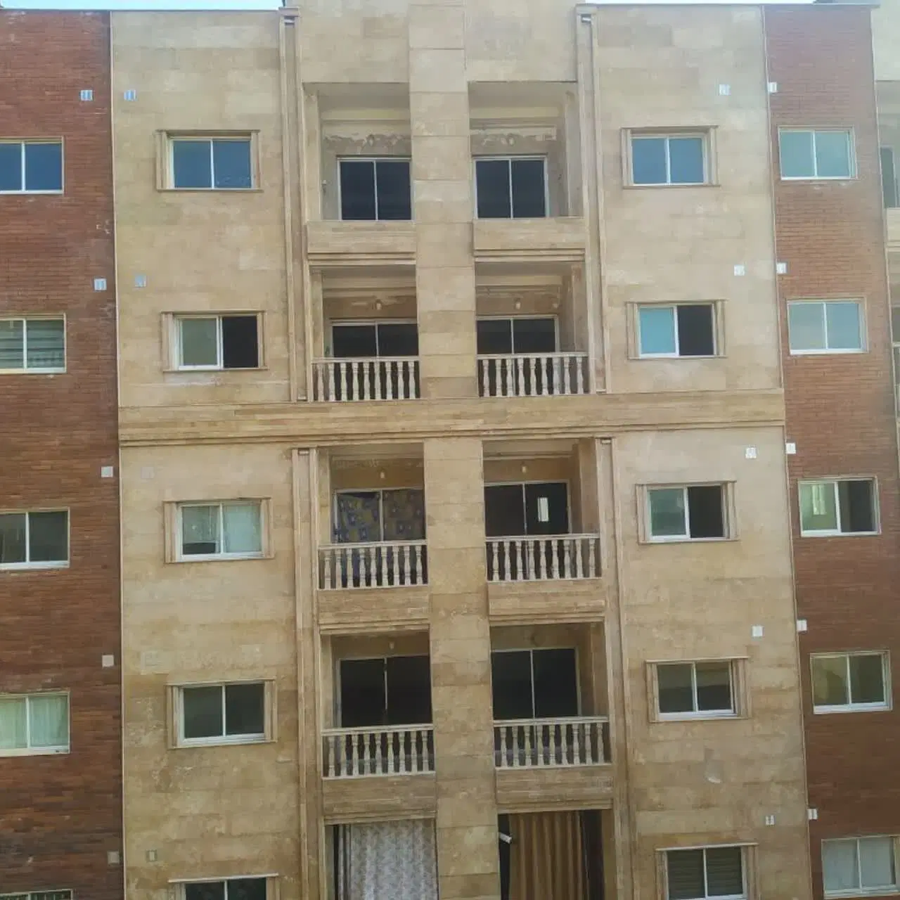 آپارتمان ۱۰۰ متری نوساز بندرگز خیابان ۲۰ متری
