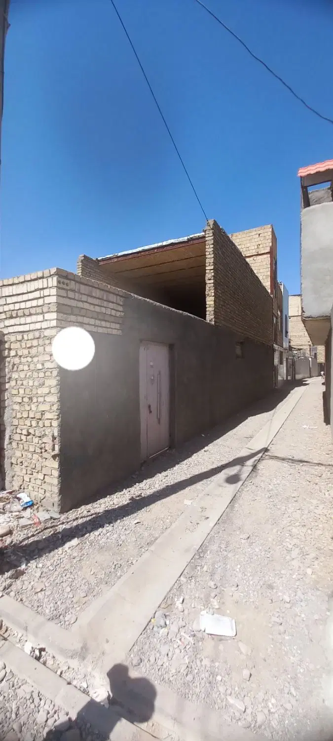 خانه حیاط دار دو طبقه سفت کاری شده