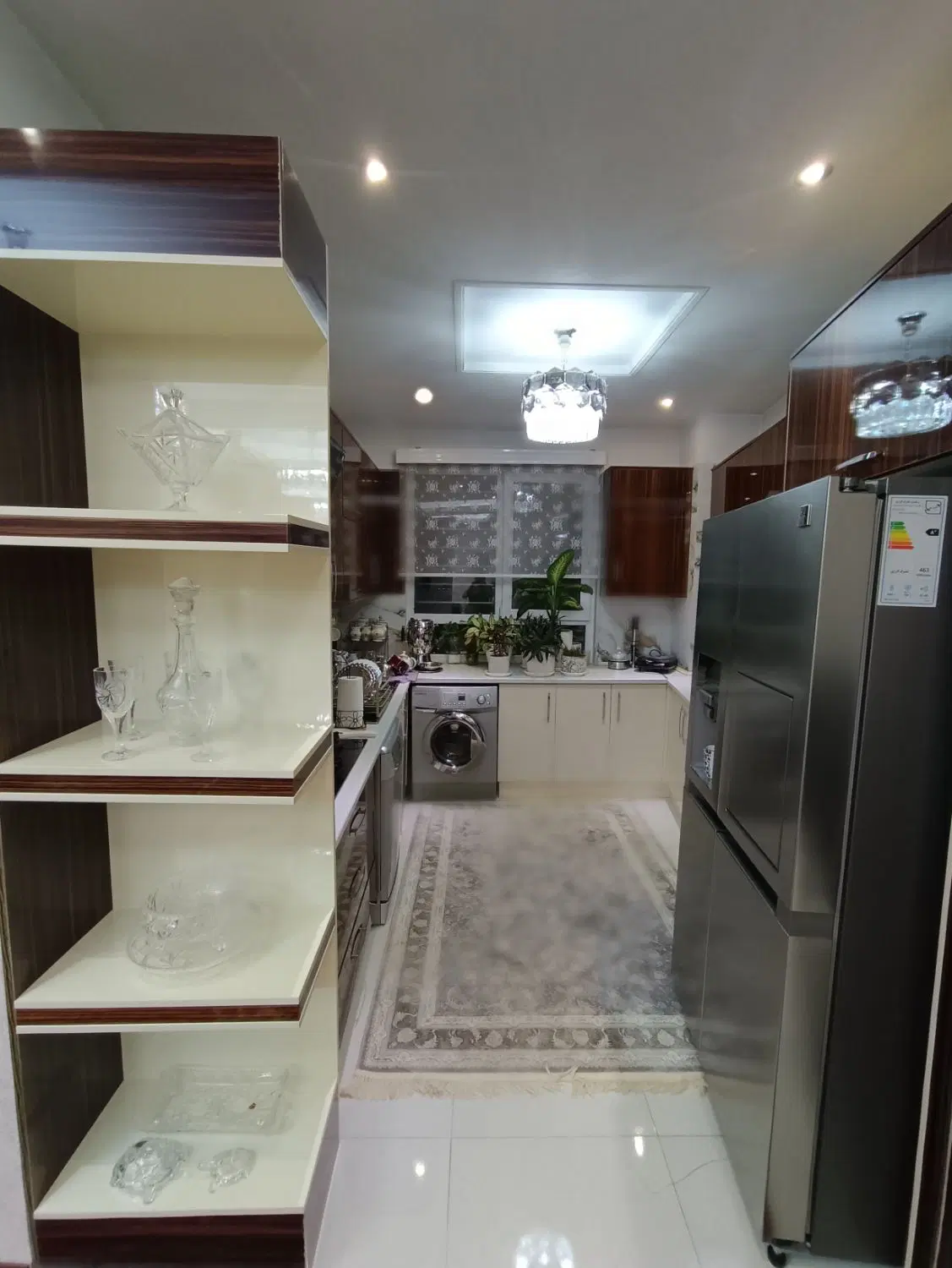 سه طبقه تک واحدی 97متری شهرک صدف سرتاسر نور