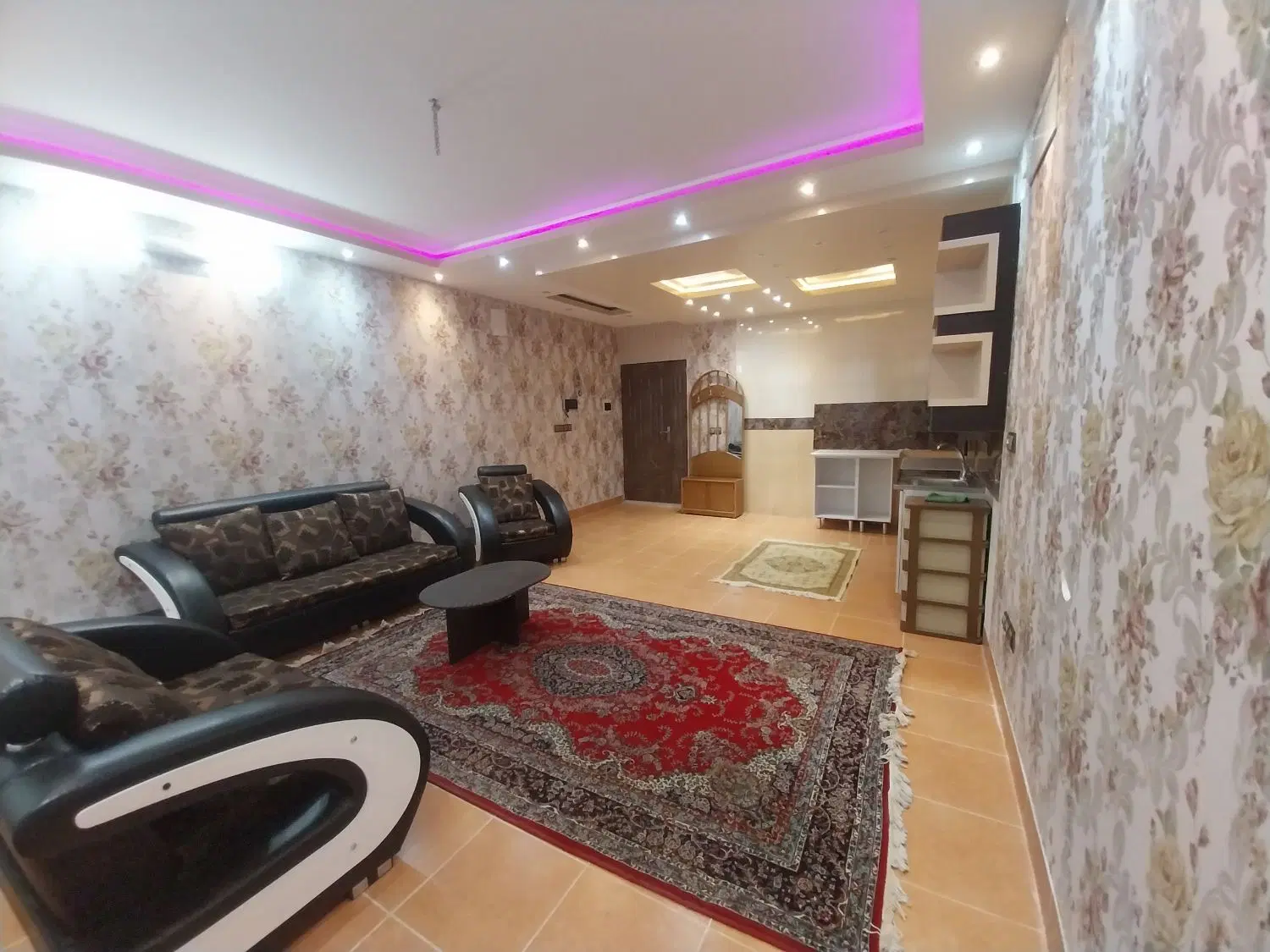 سوییت ۴۰ متری فاز ۲ بلوار گلستان مناسب مجرد