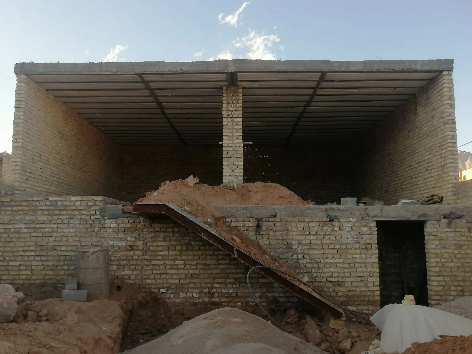 خانه ویلایی نیمه ساز تنگ چنار