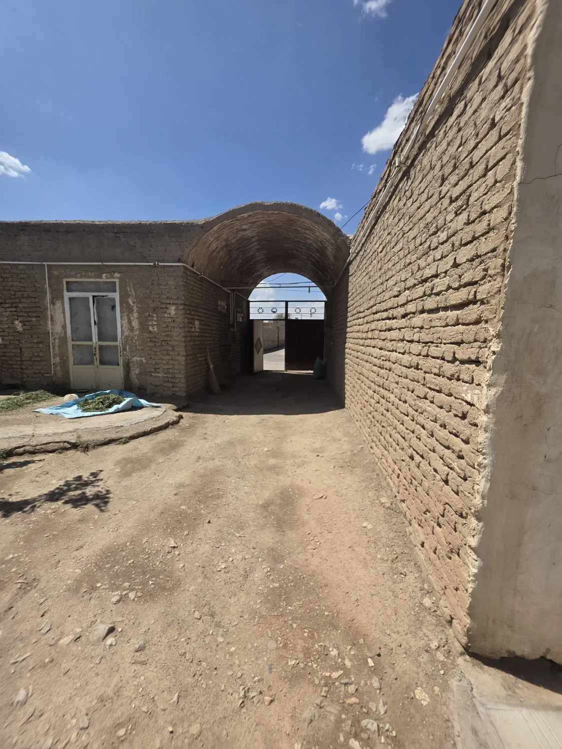 خانه باغ ۲۰۰ قصب اختیار اباد روستای چشمه گز
