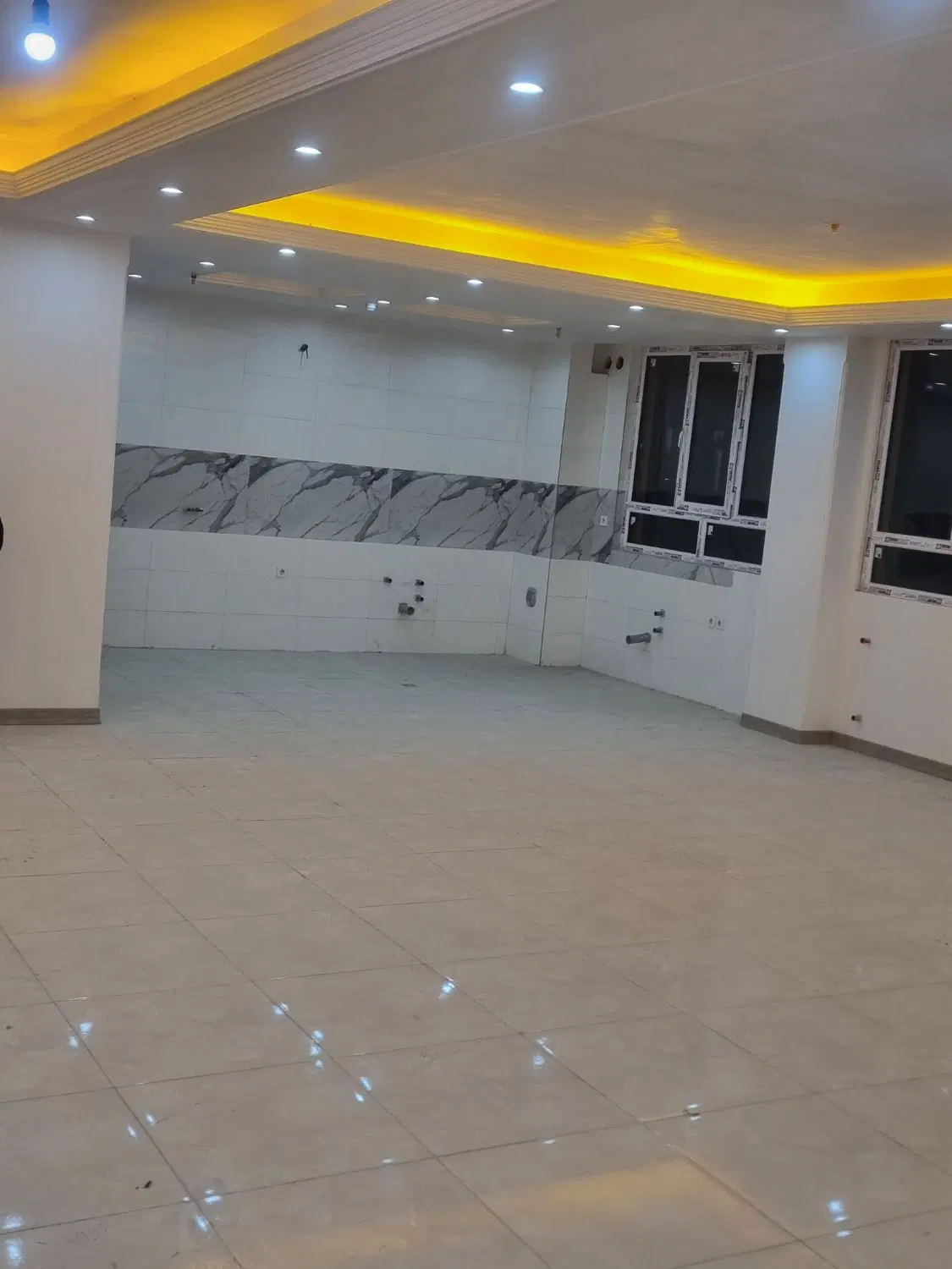 یک اپارتمان تک واحد ۱۴۵ خانی ابادنو شهرک بستان