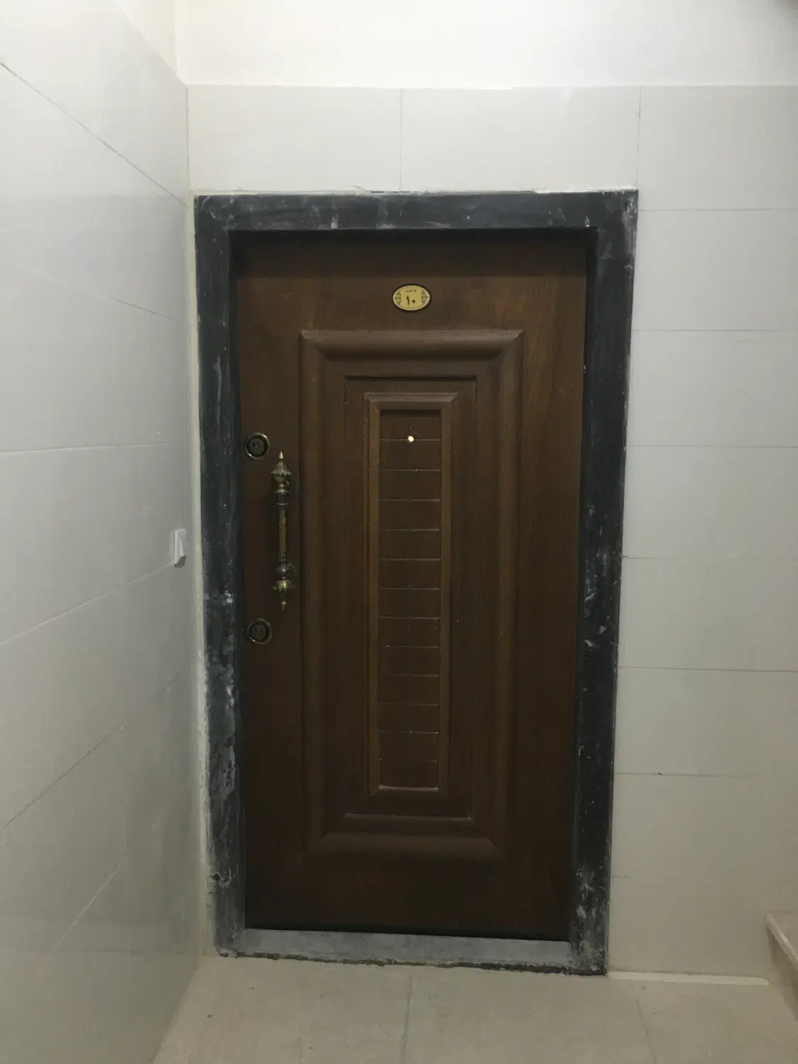 واحد ۱۶۰ متری رو به نما الغدیر بهاران
