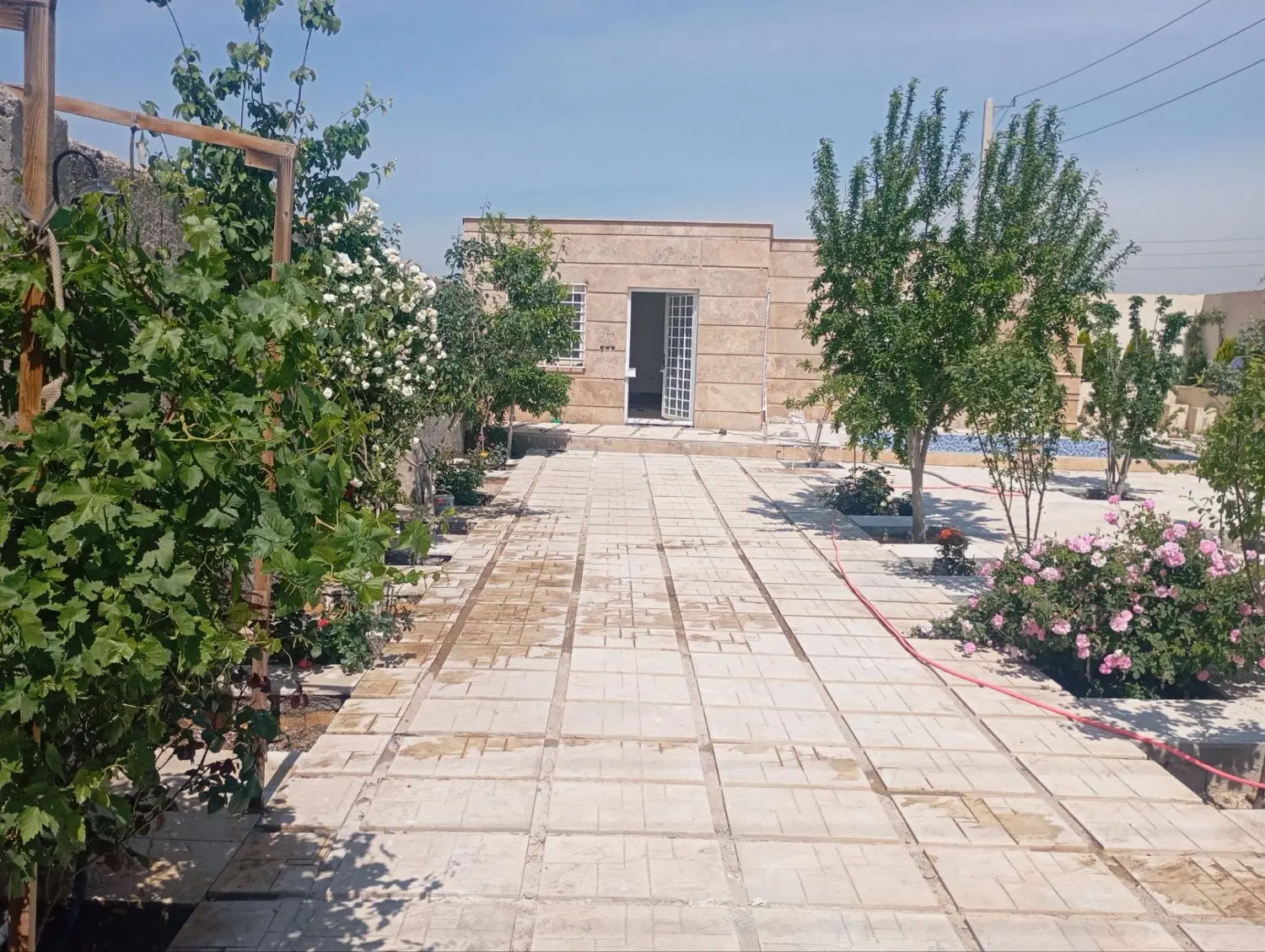 ۳۲۳متر خوش قواره دوبر فیلستون ارمبو
