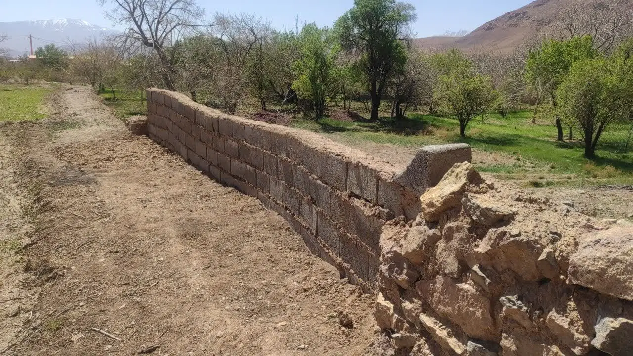 باغی دو نبش کنار جاده در نصرآباد یزد