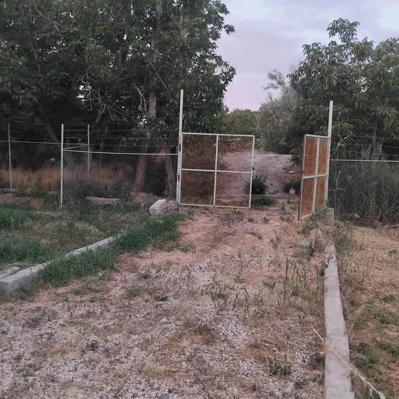 ۱۳۰۰مترخانه باغ شخصی اطراف چلوان سند تک برگ