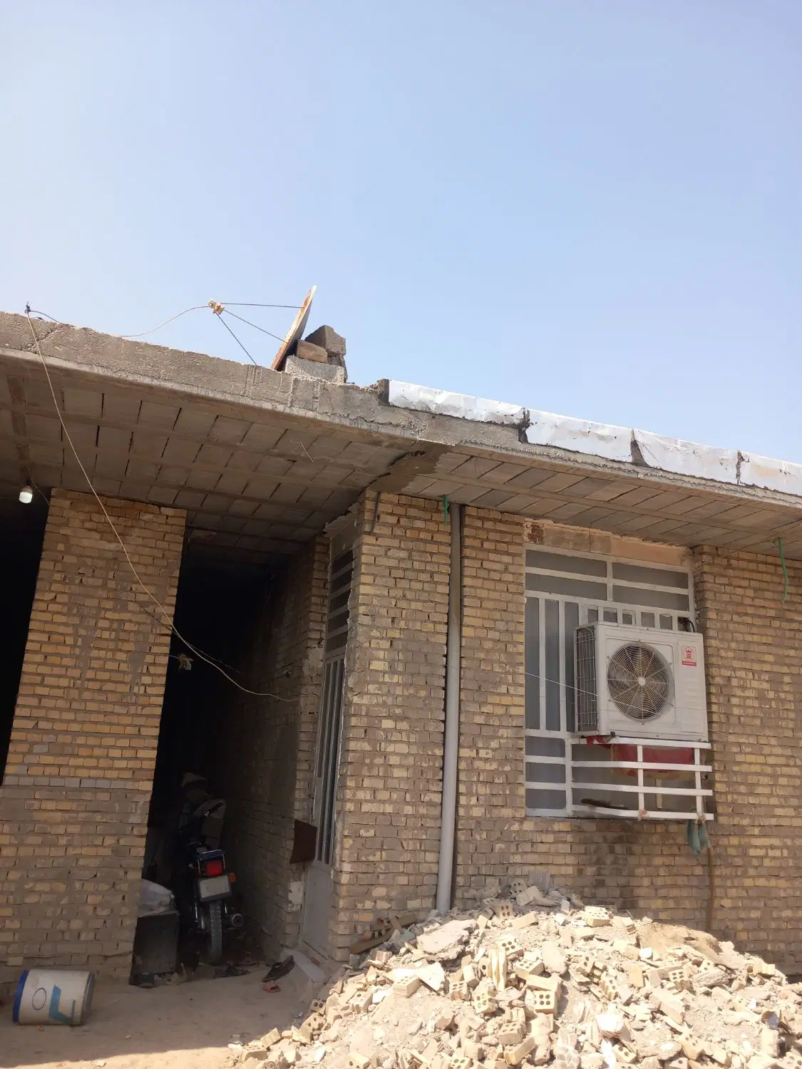 گلدشت ۳۲۰ متری نیمه کاره همراه با مغازه