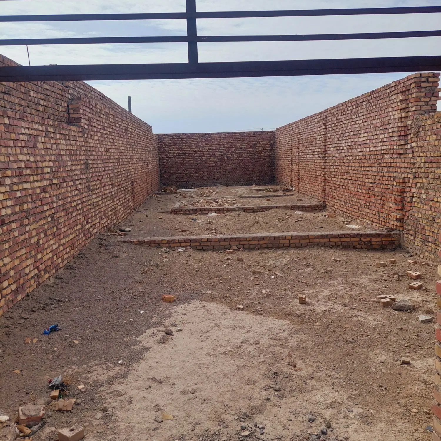 ملک نیمه کاره فروشی
