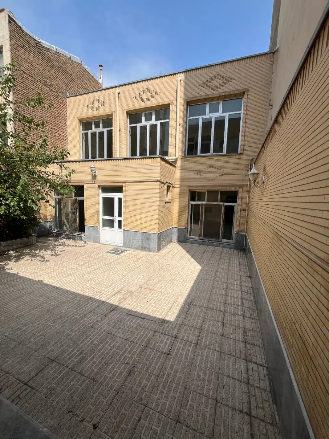 حیاط مسکونی اجاره کافه کارگاهی