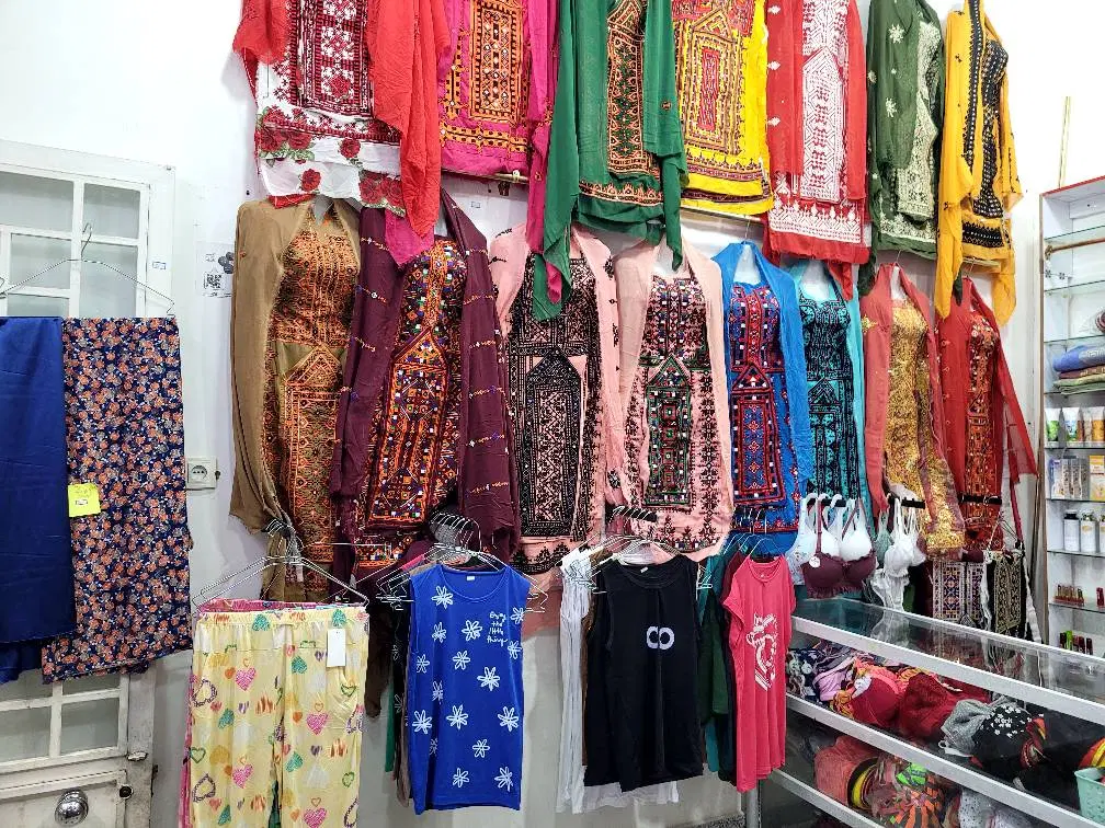 فروش مغازه خرازی و لباس