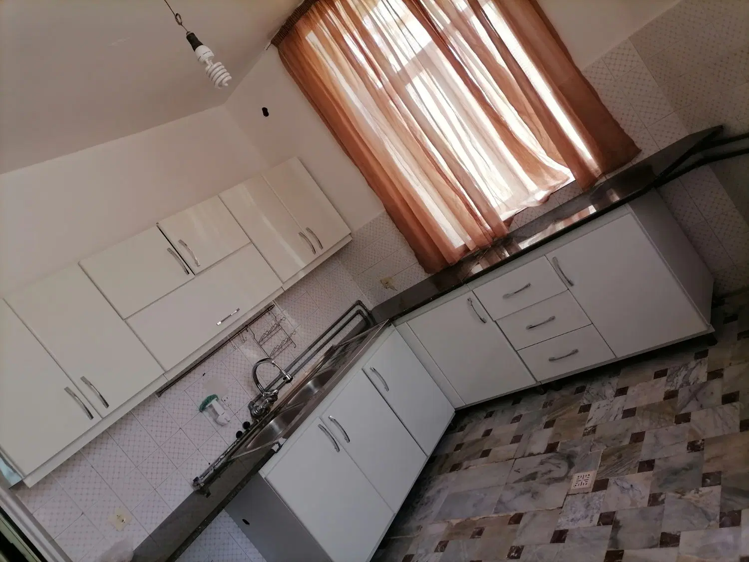 خانه اجاره ای. چهار راه وکیل