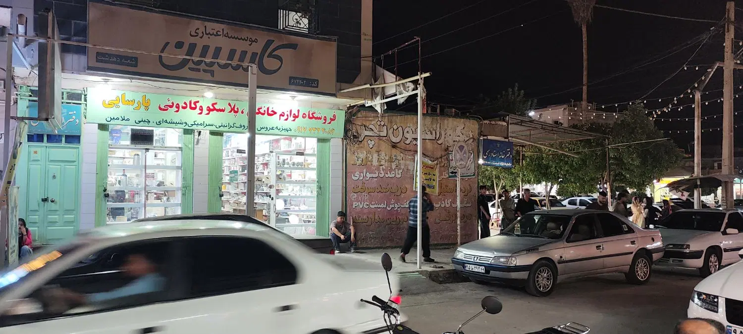 مغازه به مساحت 80 متر سر چهارراه آقاشیروان
