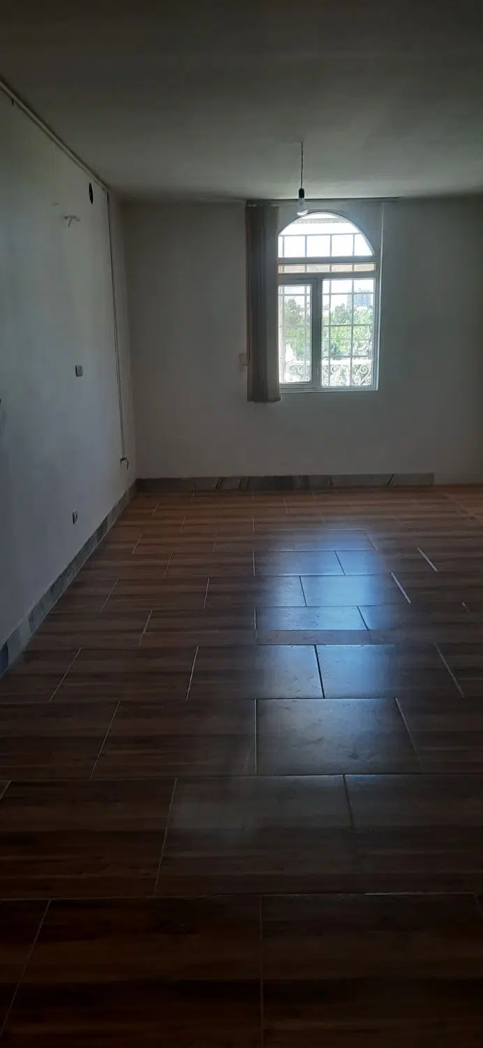 خانه ویلایی سه طبقه بر محله آ۴